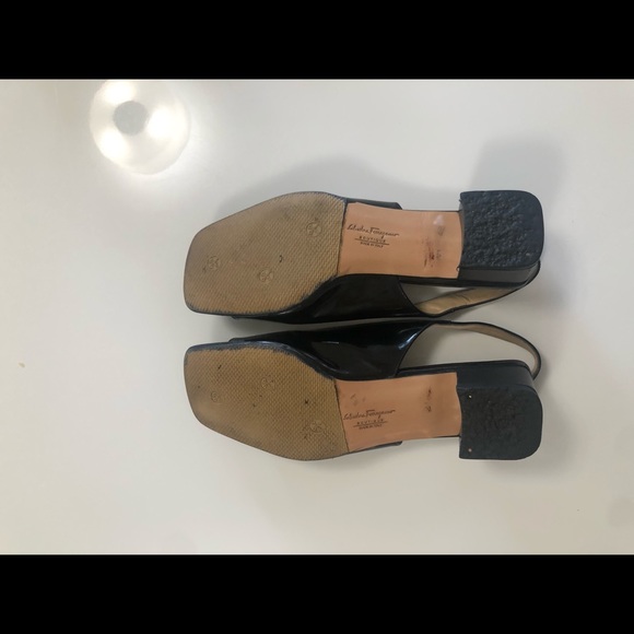 Salvatore Ferragamo black patent leather sandals - Picture 4 of 6